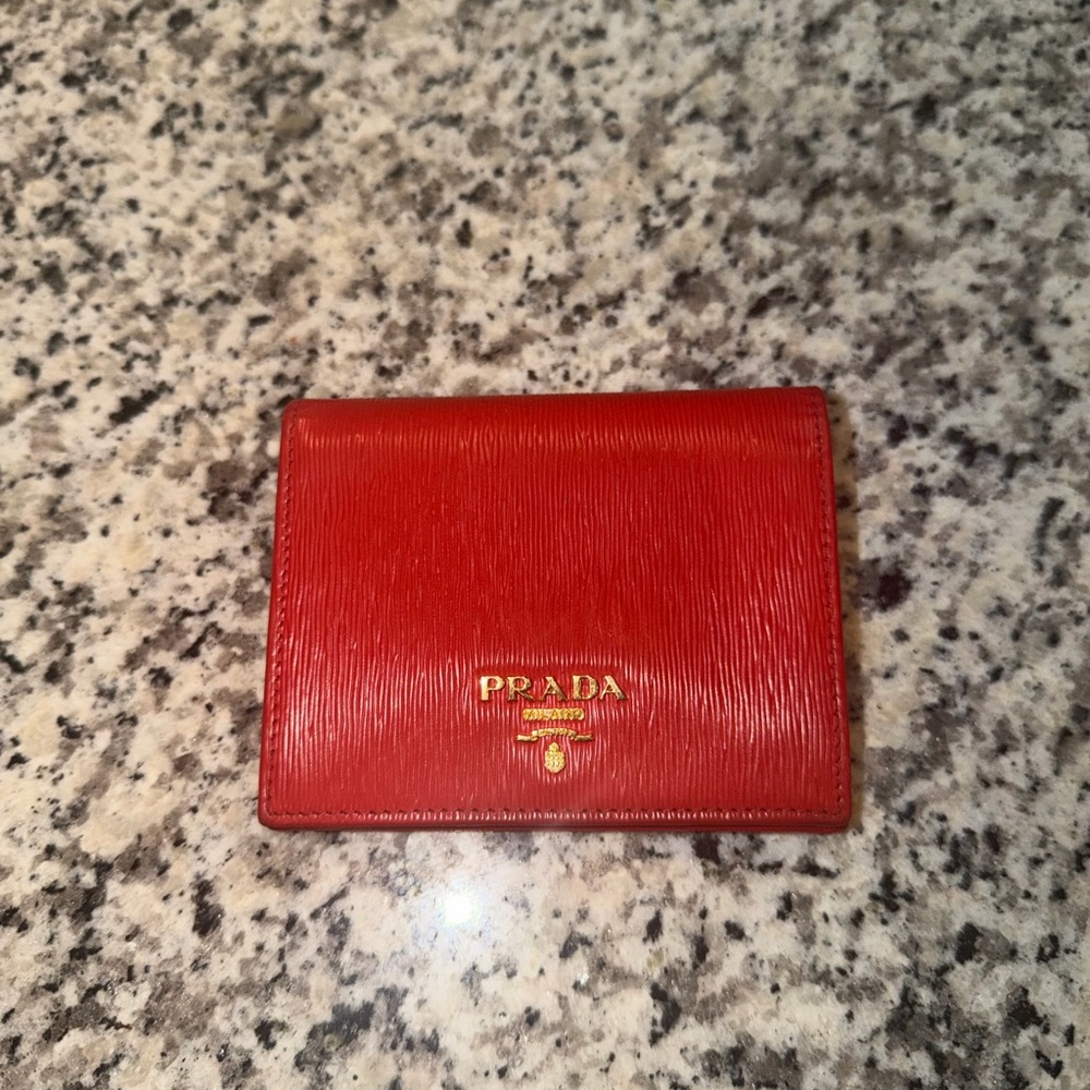 ✨Excellent Condition! Prada Men’s Wallet!! Authentic!✨